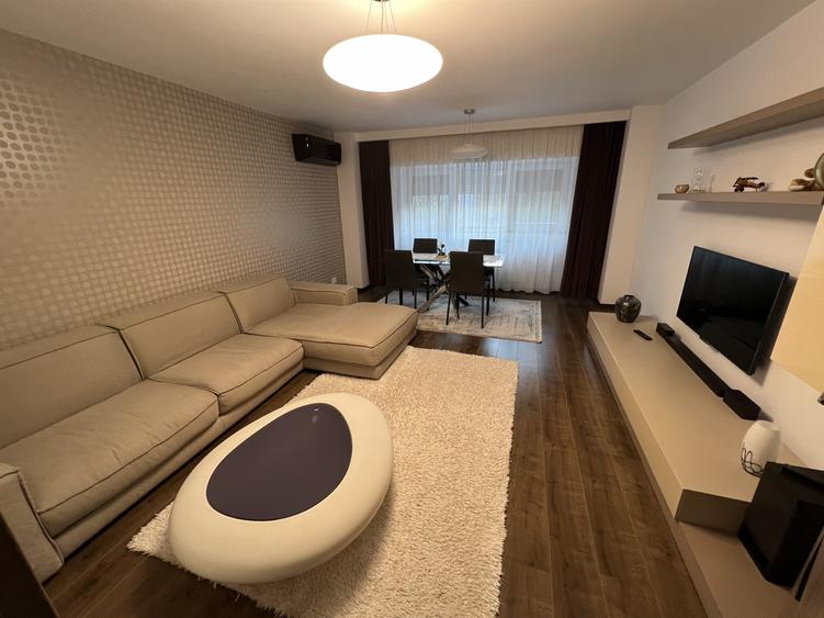 Apartament cu 3 camere decomandat, mobilat în Nerva Traian