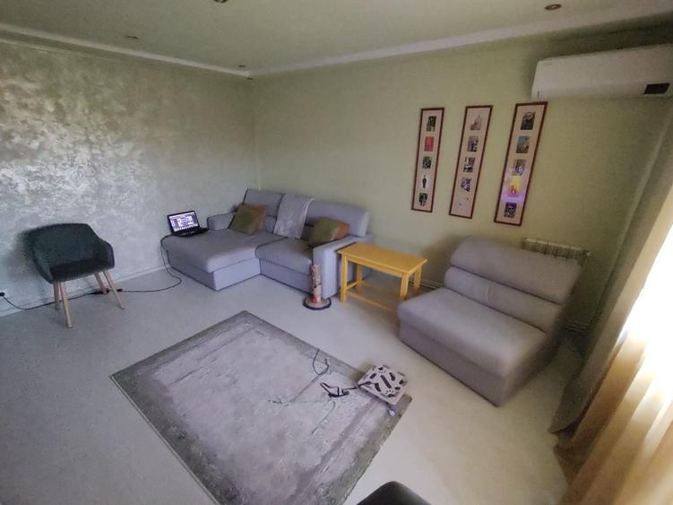 Apartament cu 3 camere decomandat în Prundu