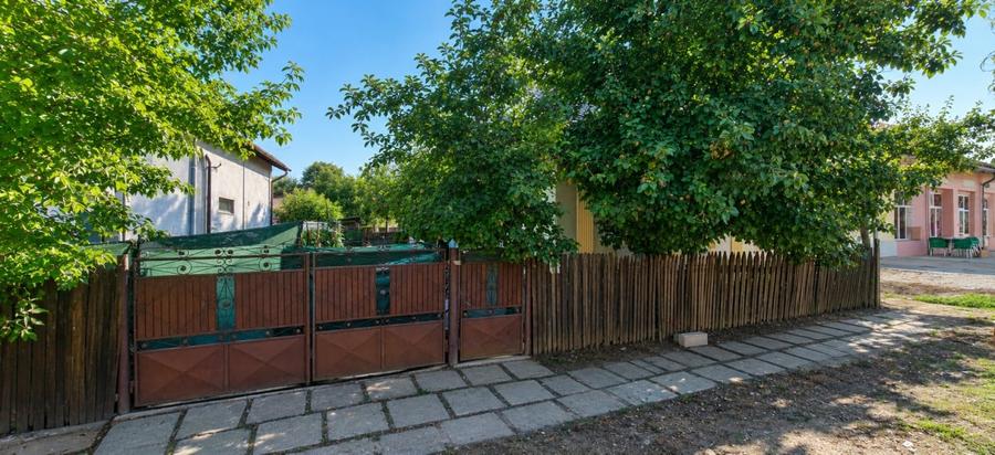 Casă individuală cu 3 camere cu Canalizare în Exterior Est