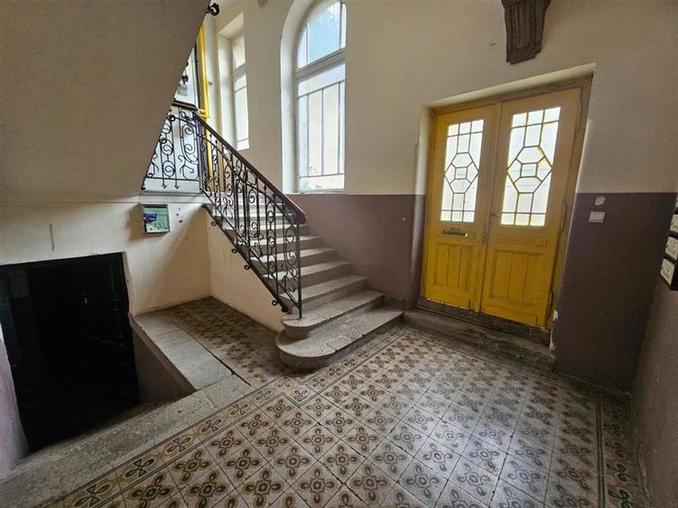 Apartament cu 2 camere nedecomandat în 15 Noiembrie