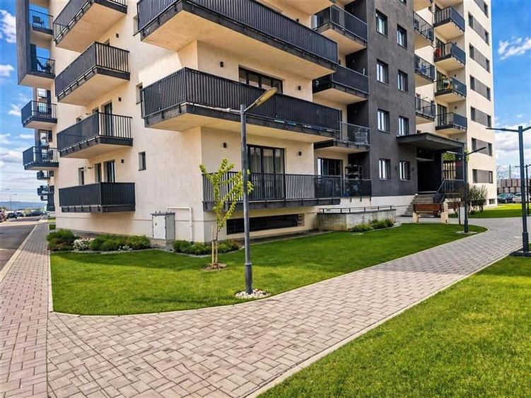Apartament cu 2 camere semidecomandat, mobilat în Tractorul
