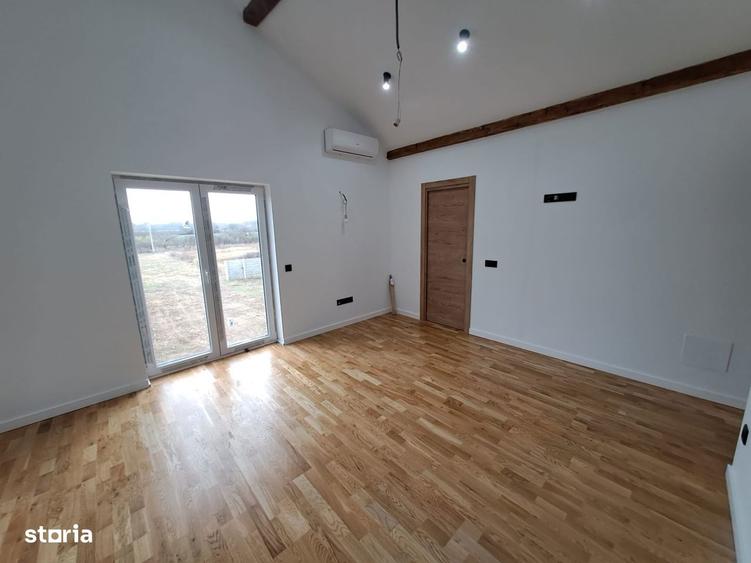 Casă cu 8 camere cu Teren 777 Mp în Șag