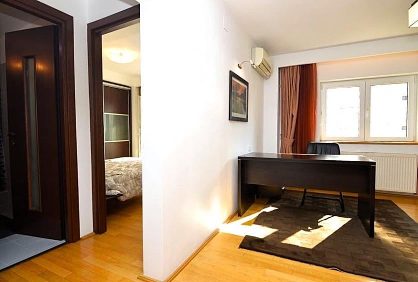Apartament cu 4 camere decomandat, mobilat în Decebal