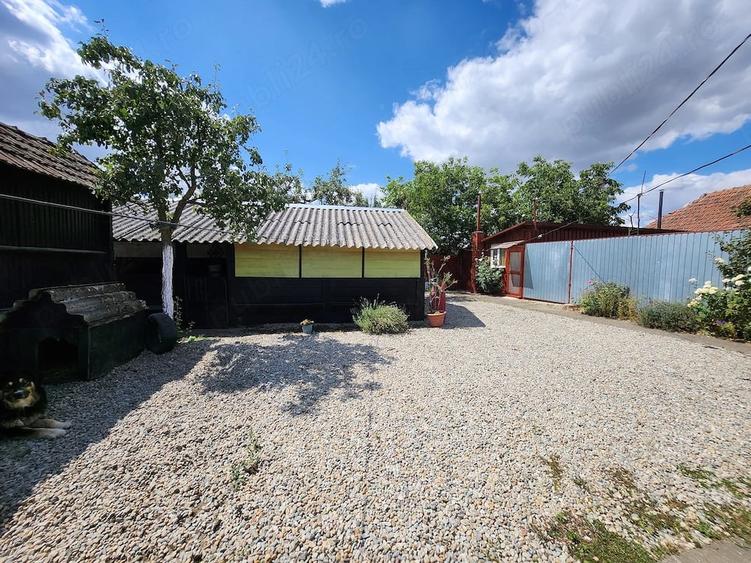 Casă cu 2 camere cu Teren 1600 Mp în Toboliu