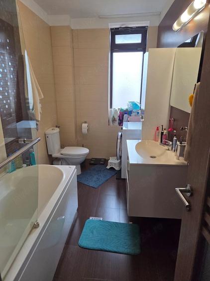 Apartament cu 3 camere decomandat în Albert