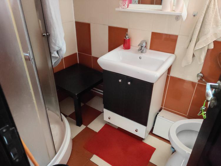 Casă individuală cu 8 camere cu Canalizare în Râșnov