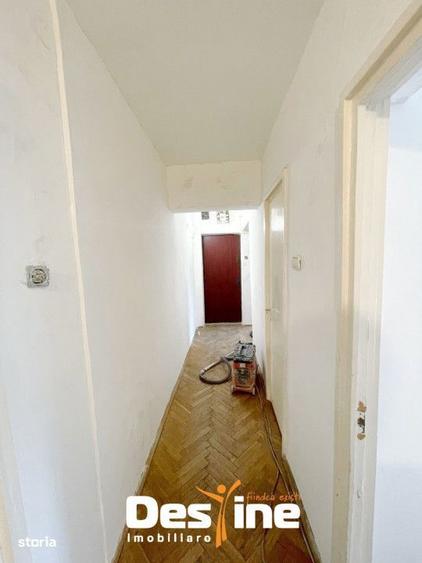 Apartament cu 4 camere decomandat în Galata