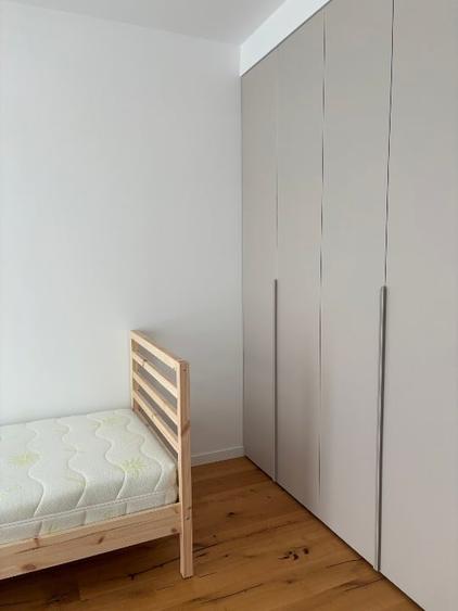 Apartament cu 3 camere semidecomandat, mobilat în Aviației