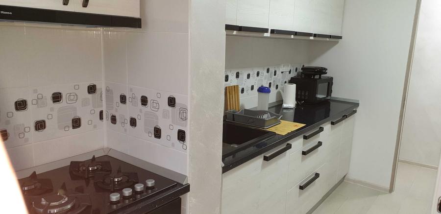 Apartament cu 3 camere decomandat în Poarta 6