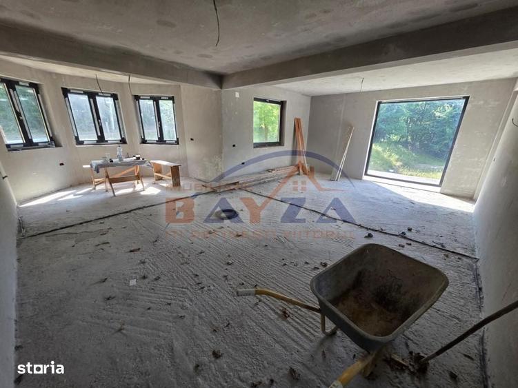 Casă cu 4 camere în Cărbunari