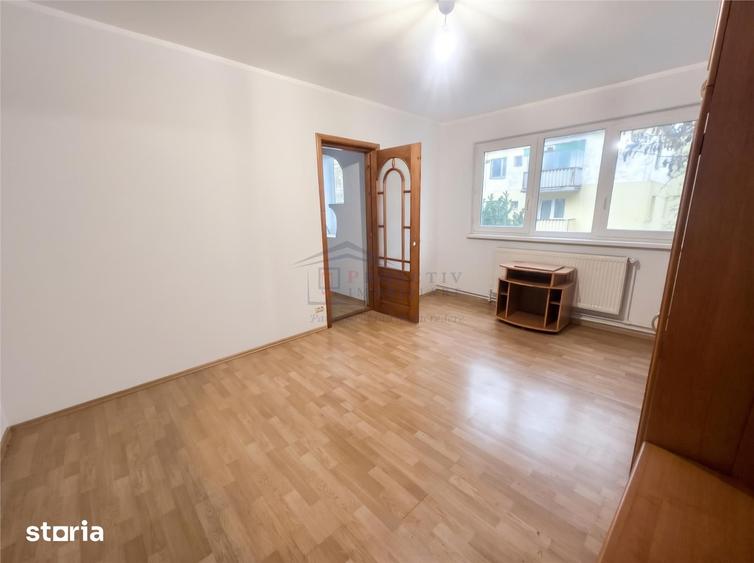 Apartament cu 3 camere nedecomandat în George Enescu