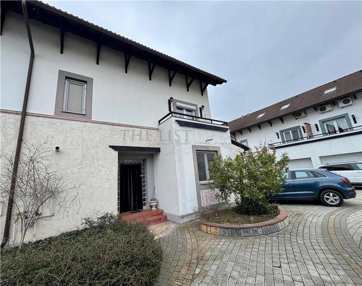 Duplex cu 5 camere cu Piscina în Iancu Nicolae