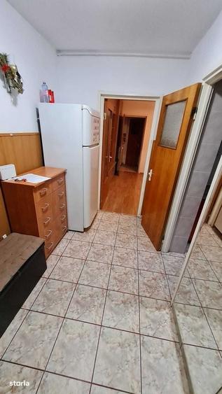 Apartament cu 3 camere semidecomandat în Timișoara