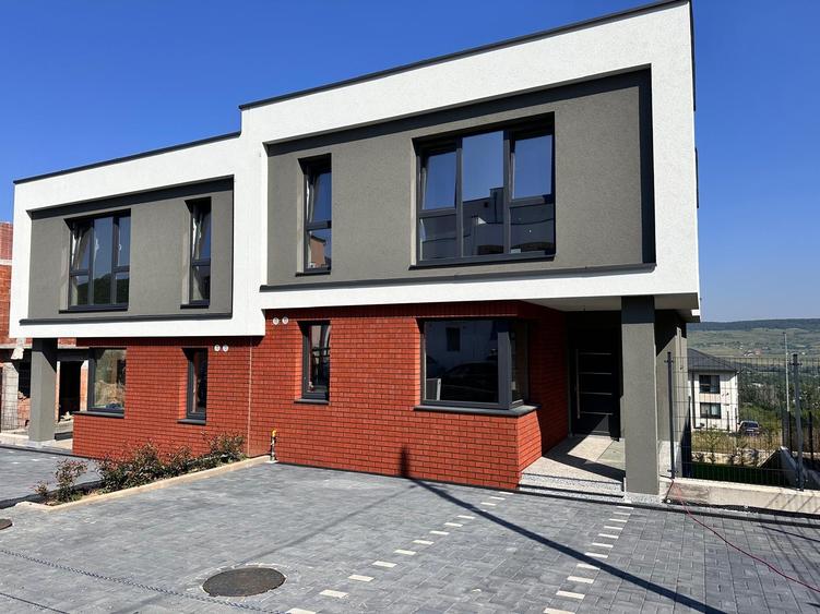Duplex cu 5 camere cu Canalizare în Florești