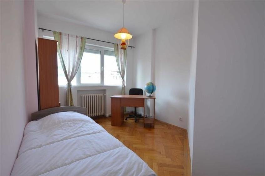 Apartament cu 5 camere decomandat, mobilat în Magheru