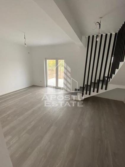 Duplex cu 3 camere cu Canalizare în Bucovăț (Remetea Mare)
