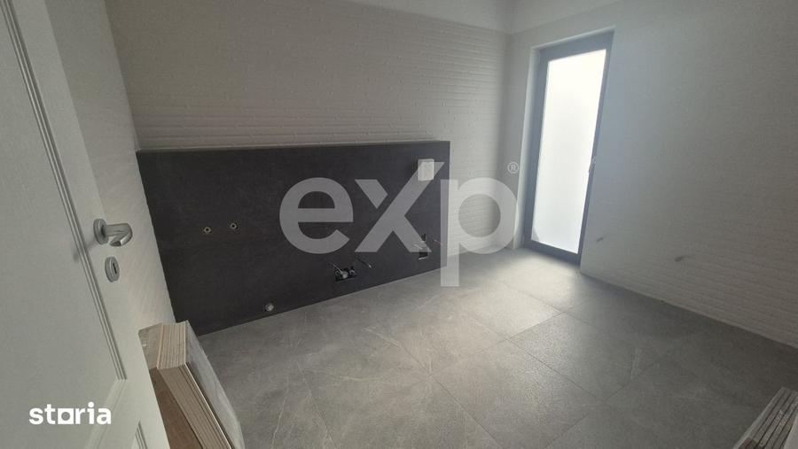 Casă cu 5 camere cu Teren 563 Mp în Albota