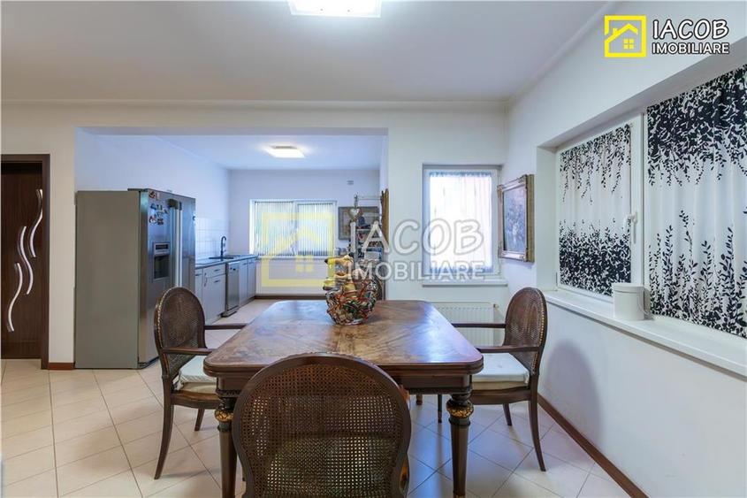 Apartament cu 4 camere decomandat, mobilat în 9 Mai