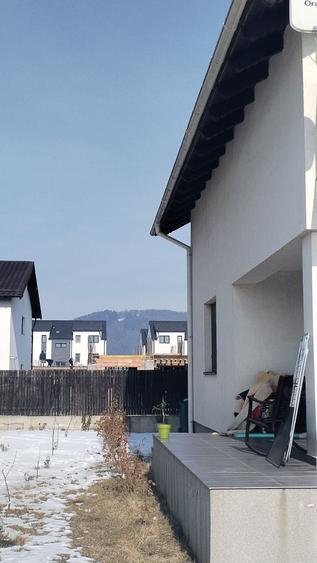 Casă cu 4 camere în Sânpetru