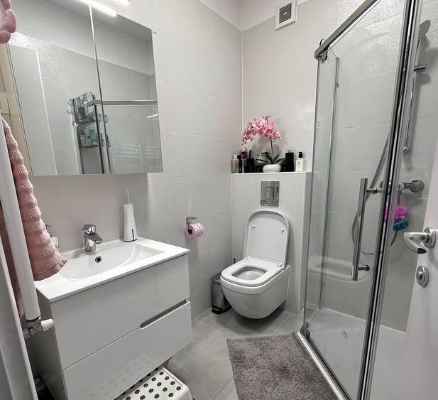 Apartament cu 3 camere în Sisești