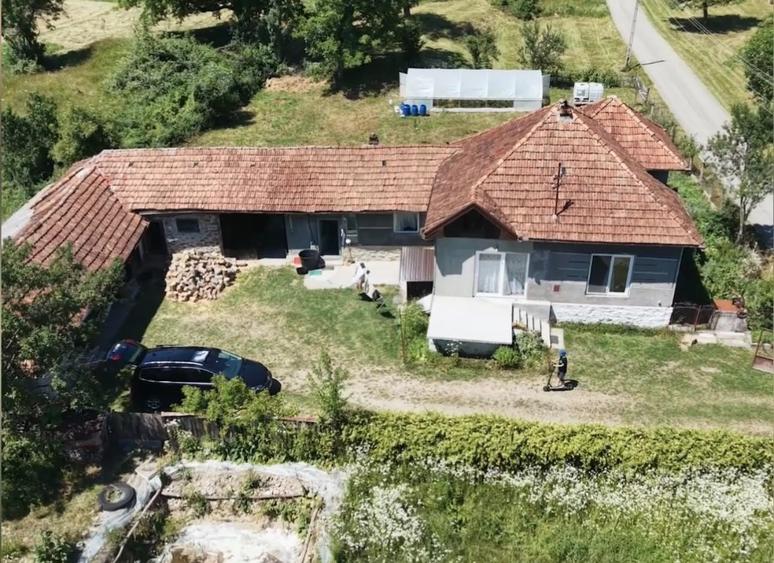 Casă cu 3 camere în Laz
