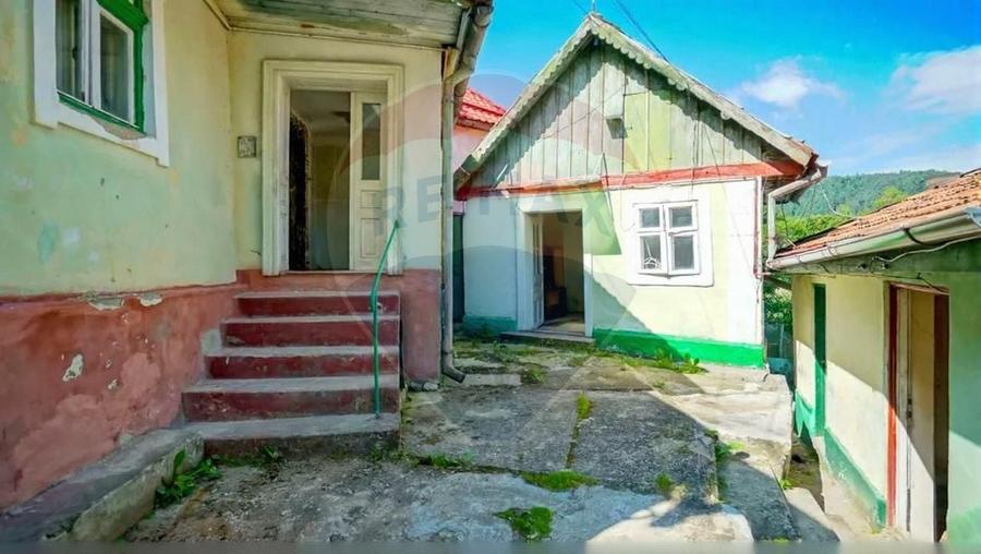 Casă individuală cu 4 camere cu Teren 254 Mp în Schei