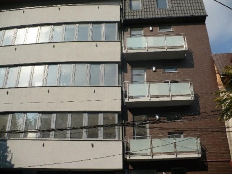 Casă individuală cu 8 camere cu Teren 540 Mp în Cotroceni