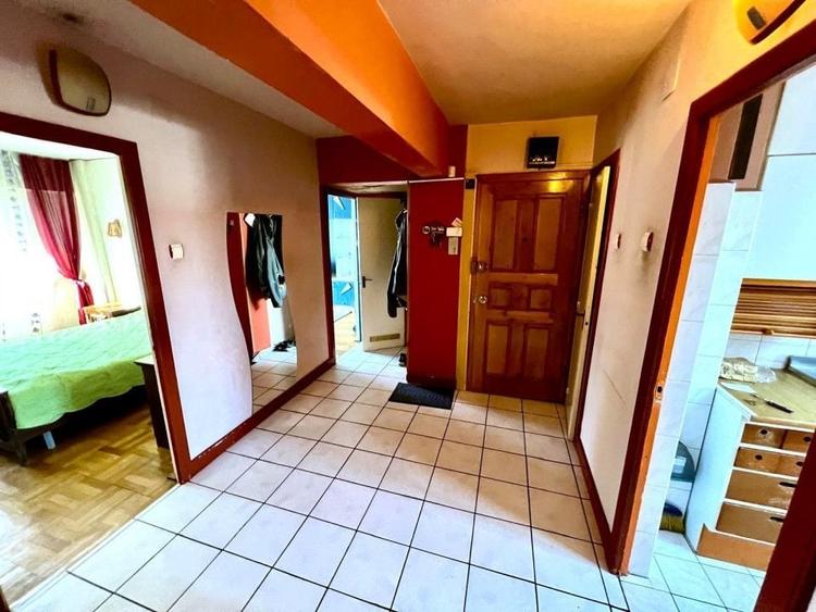 Apartament cu 4 camere decomandat, mobilat în Central