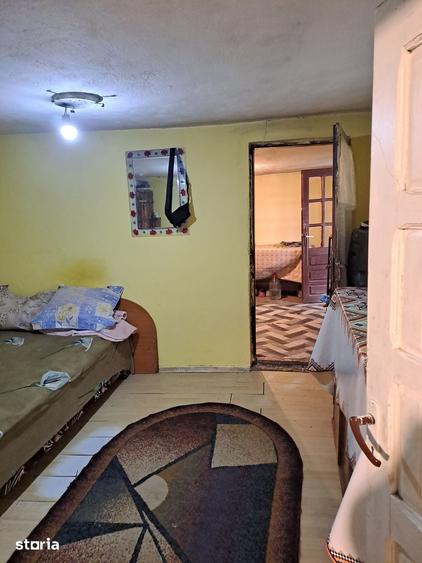 Casă cu 3 camere cu Teren 1215 Mp în Barza