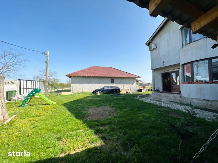 Casă cu 4 camere decomandat cu Teren 1482 Mp în Nojorid