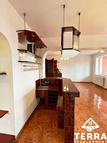 Apartament cu 4 camere, mobilat în Central