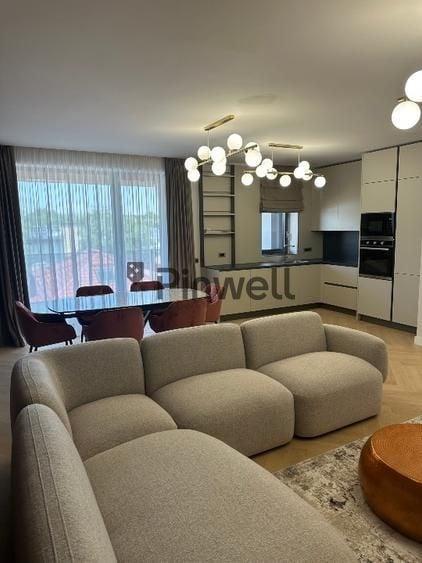 Apartament cu 3 camere decomandat, mobilat în Central