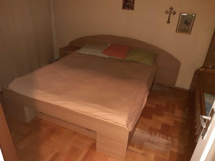 Apartament cu 4 camere decomandat în Exterior Vest