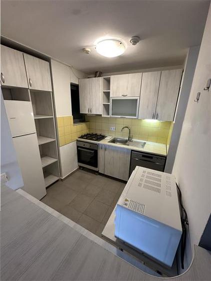 Apartament cu 2 camere semidecomandat în Băneasa