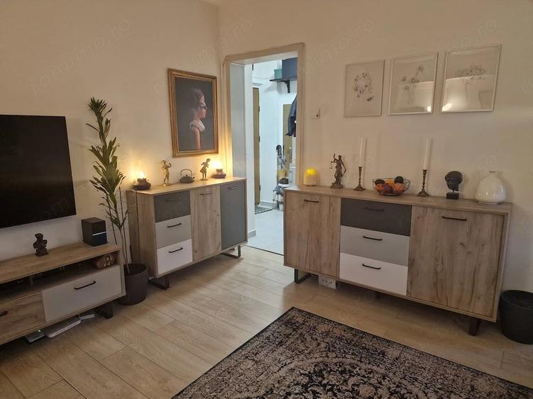Apartament cu 3 camere semidecomandat în 1 Mai