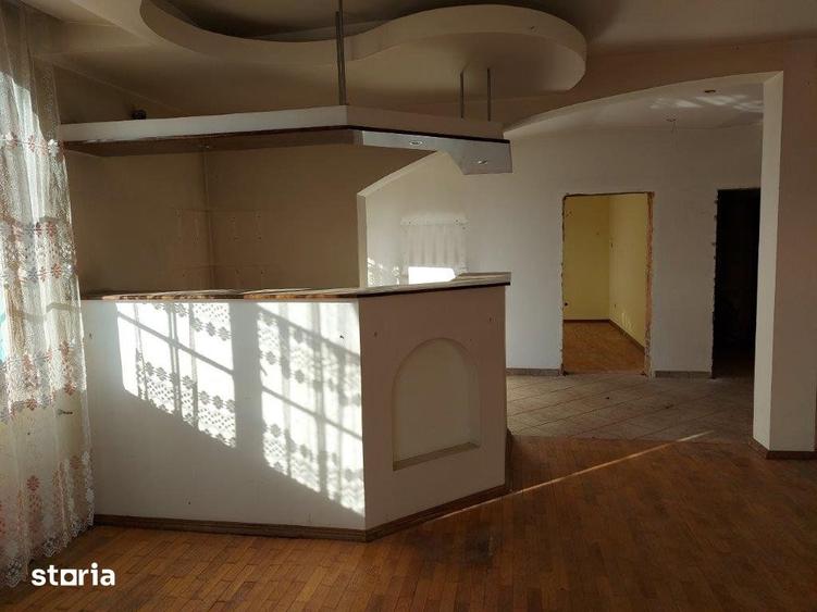 Casă cu 5 camere cu Teren 1380 Mp în Costești