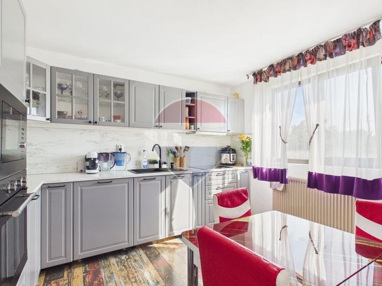 Casă individuală cu 8 camere cu Teren 2220 Mp în Dârza