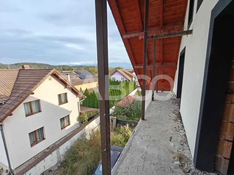 Duplex cu 5 camere cu Canalizare în Șelimbăr