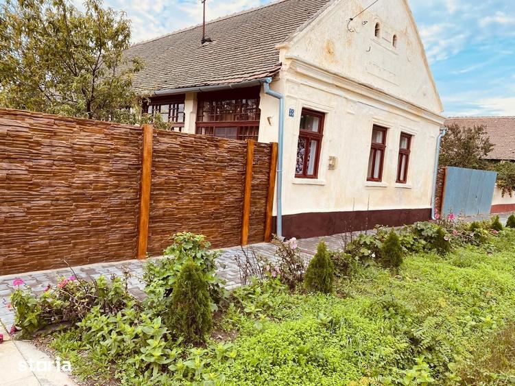 Casă cu 6 camere cu Teren 2271 Mp în Livezile