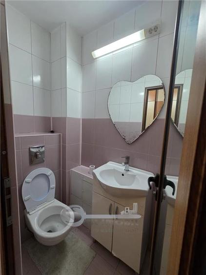 Apartament cu 3 camere decomandat, mobilat în Nicolina