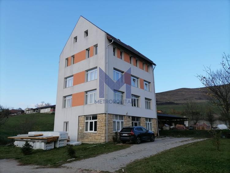Apartament cu 4 camere decomandat, mobilat în Mera