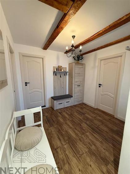 Casă cu 4 camere cu Teren 2400 Mp în Păulești