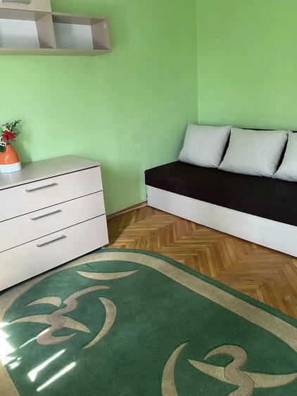 Apartament cu 3 camere decomandat în Torontalului
