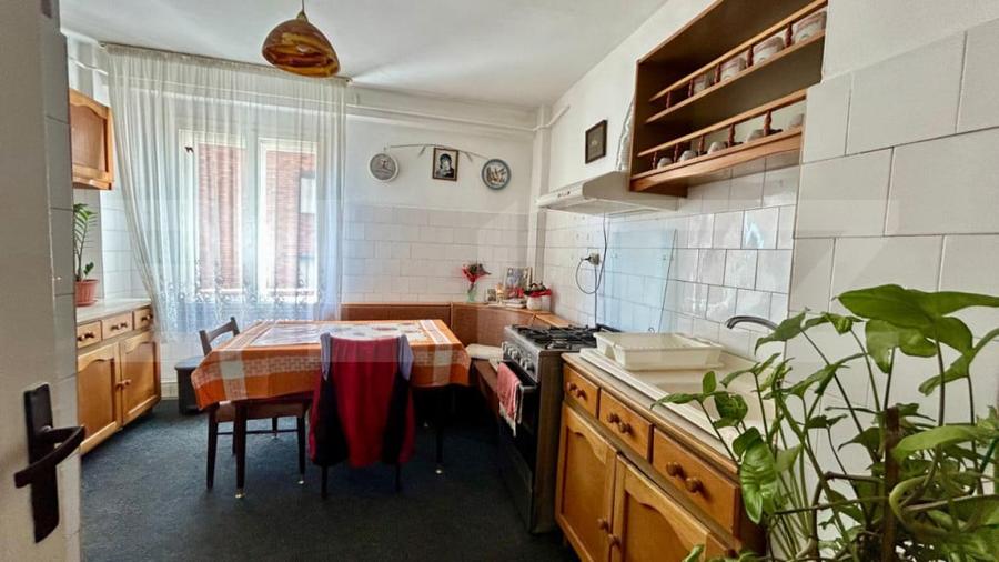 Apartament cu 4 camere decomandat în Dacia