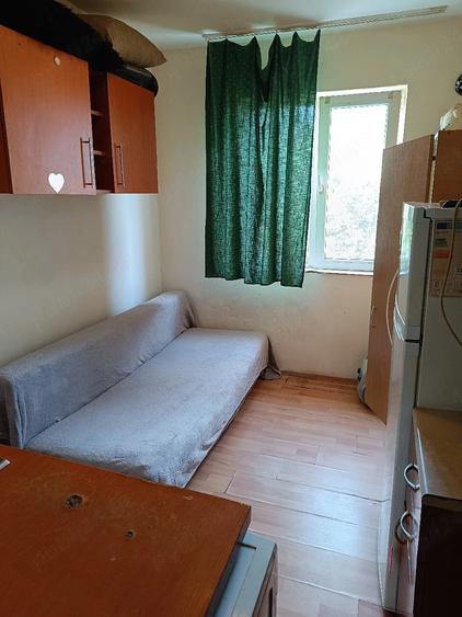 Garsonieră decomandată în Girocului