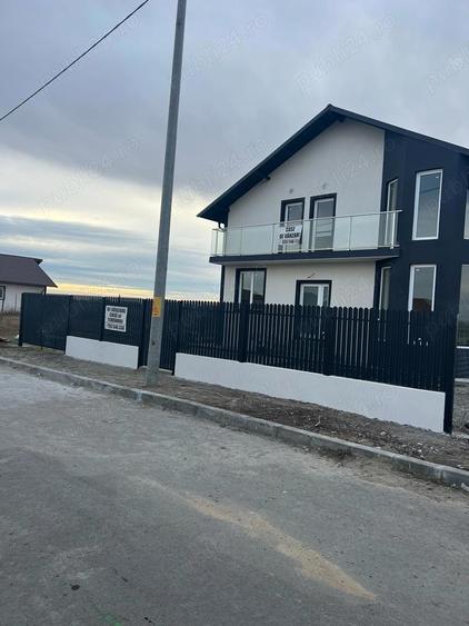 Casă cu 5 camere cu Teren 492 Mp în Cumpăna