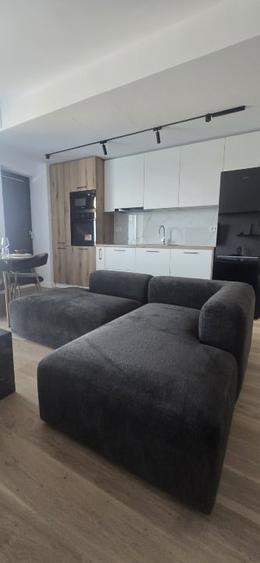 Apartament cu 2 camere semidecomandat, mobilat în Străulești