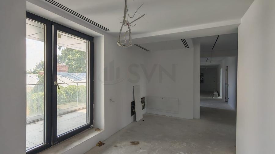 Apartament cu 5 camere decomandat în Parcul Carol