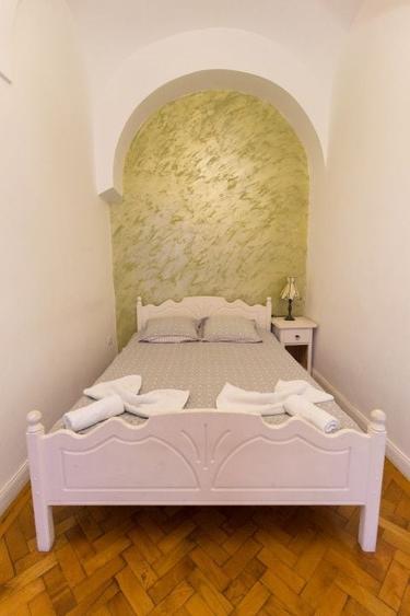Apartament cu 2 camere semidecomandat, mobilat în Ultracentral
