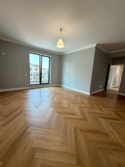 Apartament cu 3 camere decomandat în Aviației